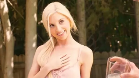 Passion HD: Piper Perri seduced XXX