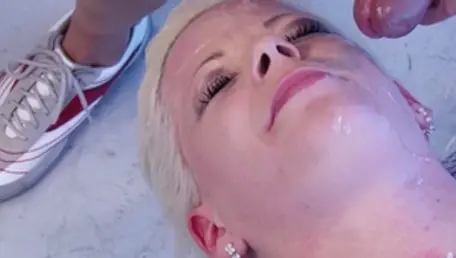 MMVFilms-Video: Deutsch blonde exposing natural tits